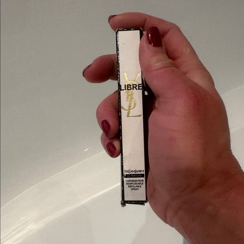 Yves Saint Laurent Libre Eau de Parfum Travel Spray 10ml - Picture 3 of 6